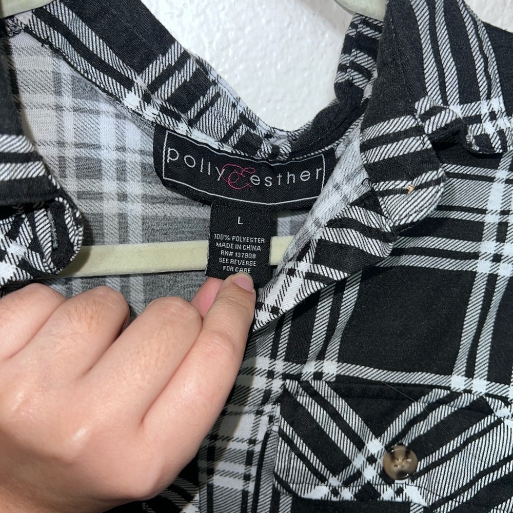Black and White Plaid Button-Up Shirt - Picture 3 of 4